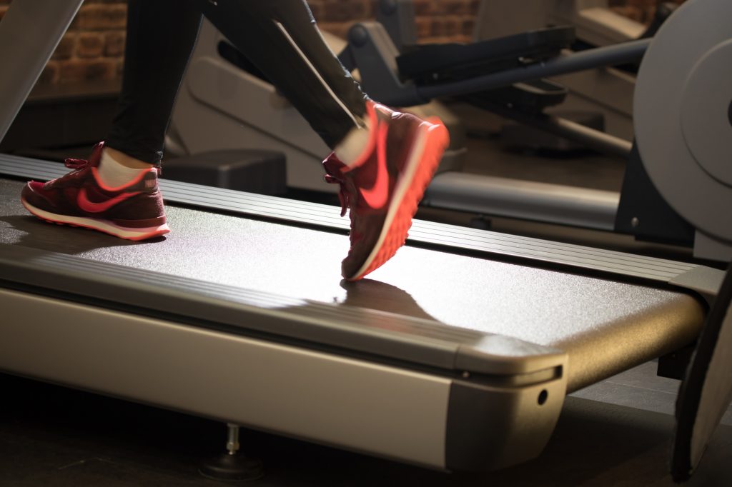 Laufband im Fitnessstudio des ALTERNATE Sportparks Linden