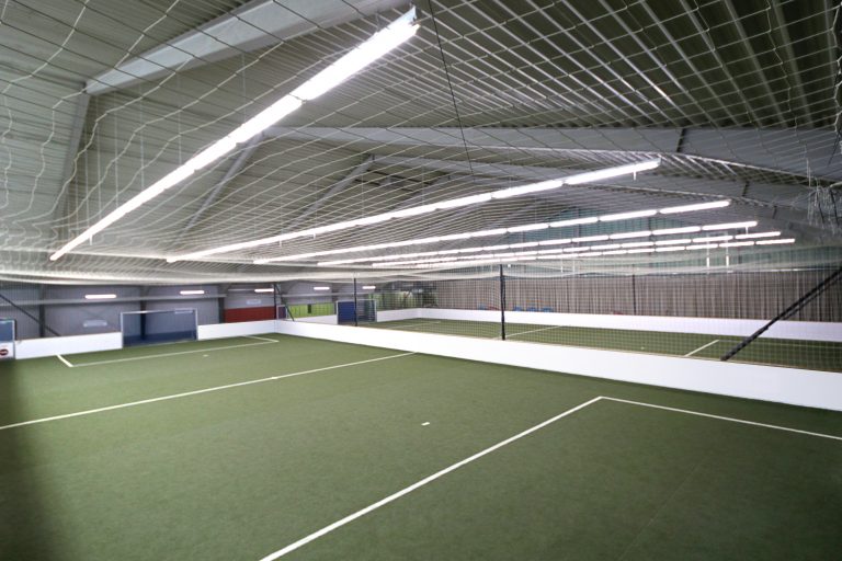 Indoor Fußball Halle und Plätze buchen im ALTERNATE Sportpark Linden